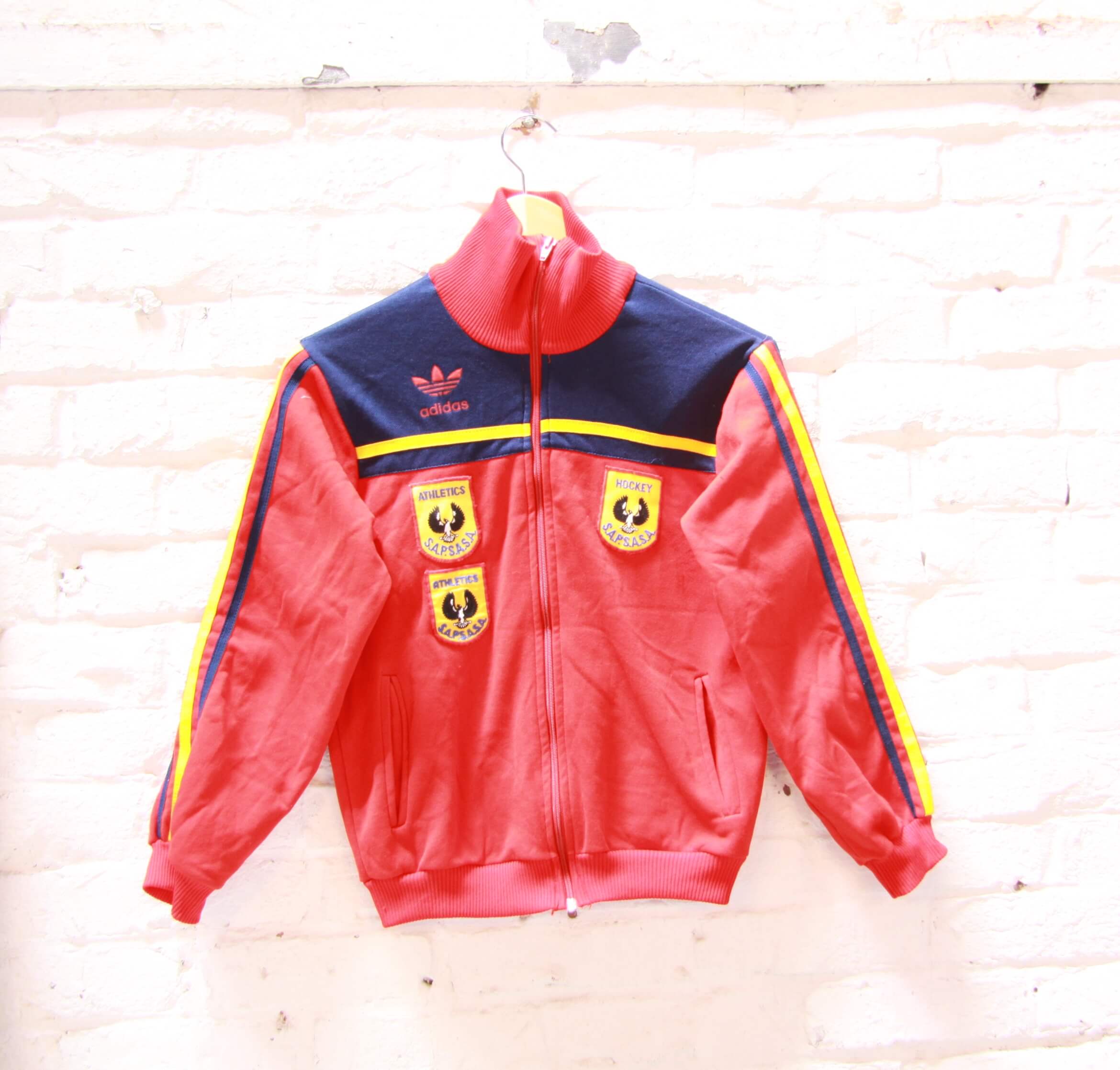 veste adidas rouge et bleu